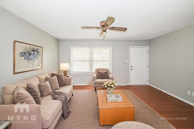Photo - 221 Tanglewood Dr