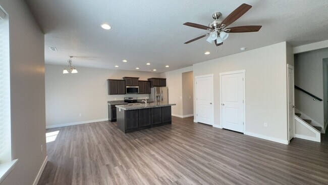 Photo - 823 N Wellington Ct