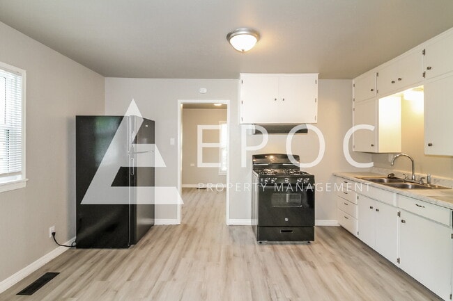Photo - 704 Tiffin Ave