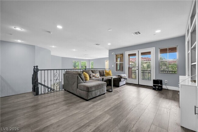 Photo - 1289 Vietti St