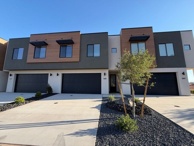 Building Photo - BRAND NEW TOWNHOME FOR RENT BY CRIMSON CLIFFS!