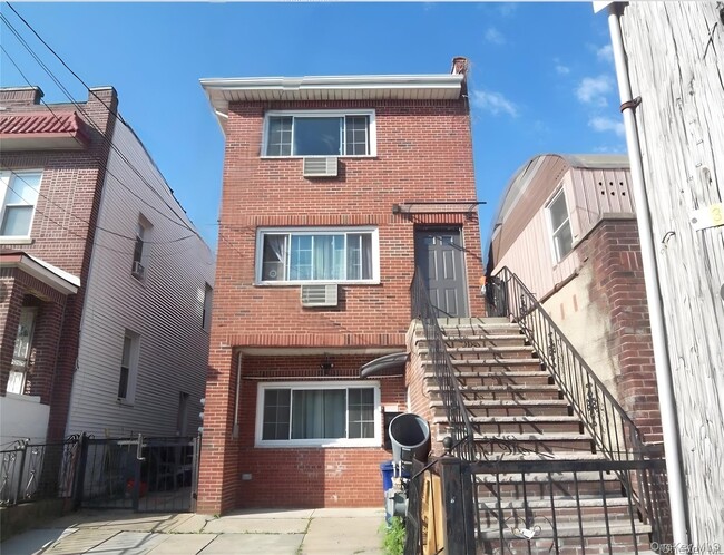 Building Photo - 1008 E 228th St Unit 2nd
