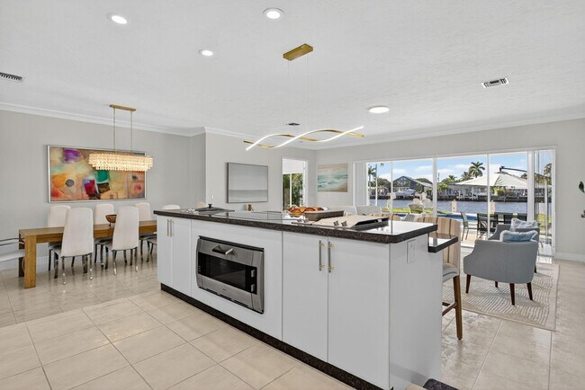 Photo - 513 S Riverside Dr