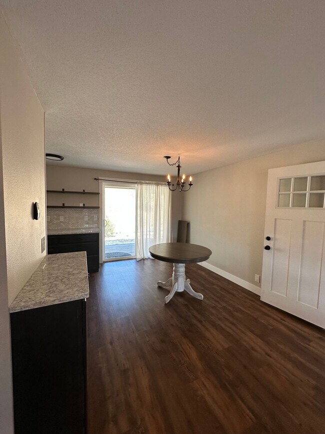 325 Kellisha Ln