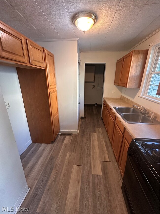 Photo - 1495 Wildon Ave