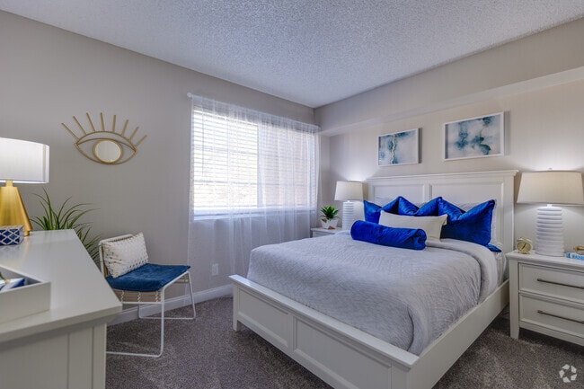 2 BR, 2 BA - 1,040 SF