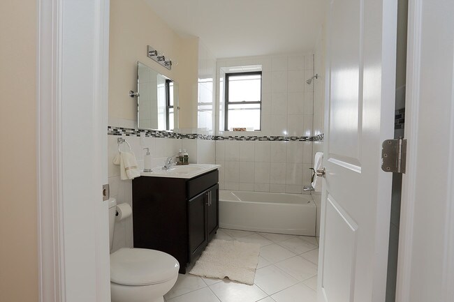Photo - 95 N Walnut St