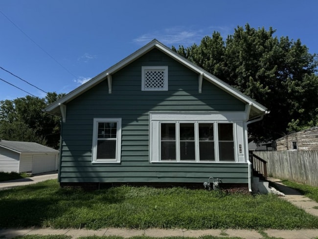 Building Photo - 408 E 4th St