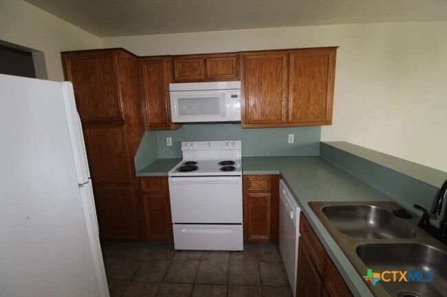 Photo - 2412 Skylark Cir