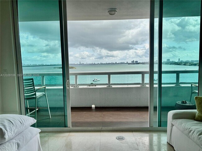 Building Photo - 1800 N Bayshore Dr Unit 905