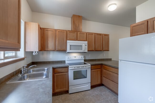2BR, 2BA - 915SF - Kitchen
