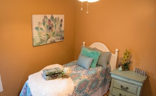 Photo - 5 bedroom, 2 bath house - Available for the 2026/2027 lease term!