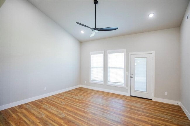 Photo - 903 Seaborn Way
