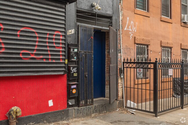 Photo - 941 Willoughby Ave