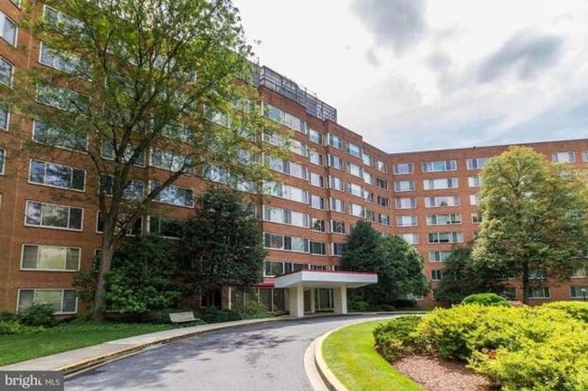 Building Photo - 4000 Tunlaw Rd NW