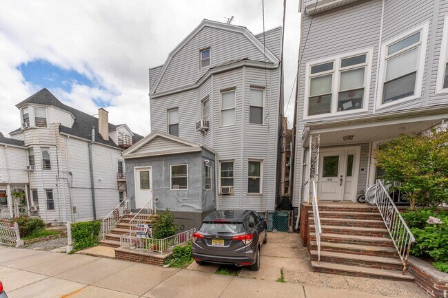 Photo - 66 46th St