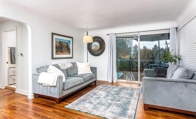 Photo - 3 bedroom in Seattle WA 98116