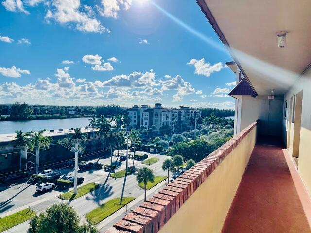 Photo - 1101 Crystal Lake Dr Unidad 705