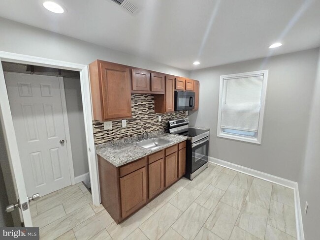 Photo - 144 Chestnut St