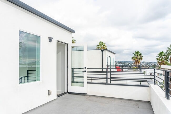 Beautiful Spacious Modern 3 Bedroom Townho... - Beautiful Spacious Modern 3 Bedroom Townho... Apartment Unit 529 1/2