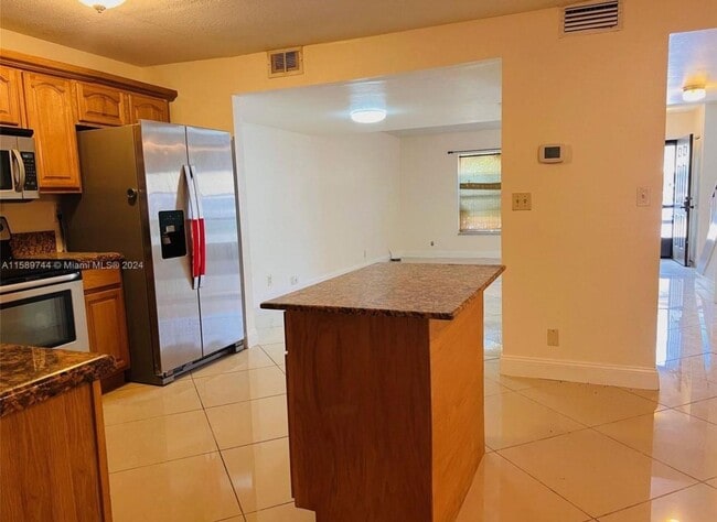 Building Photo - 6534 SW 41st St Rental