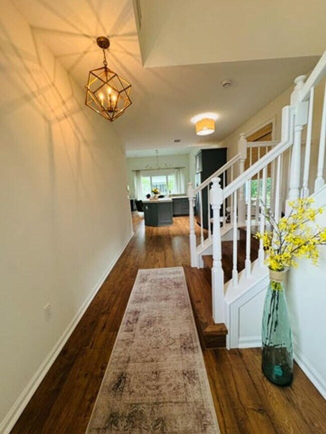 Photo - 16405 Capilano Ct