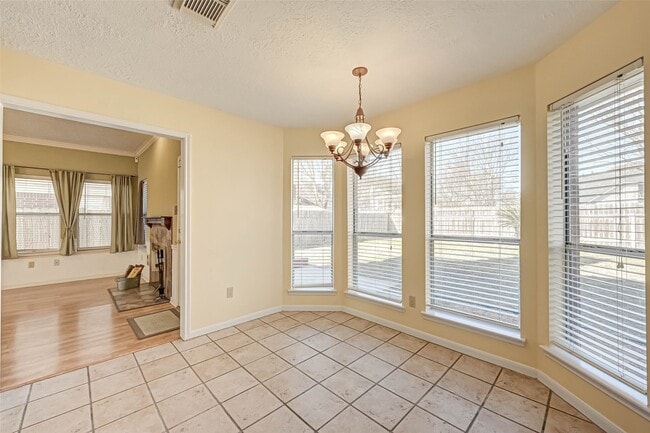 Photo - 13410 Lynnville Dr