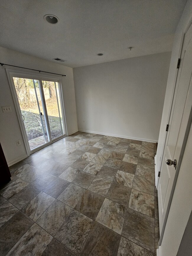 Photo - 106 Johnstown Ln