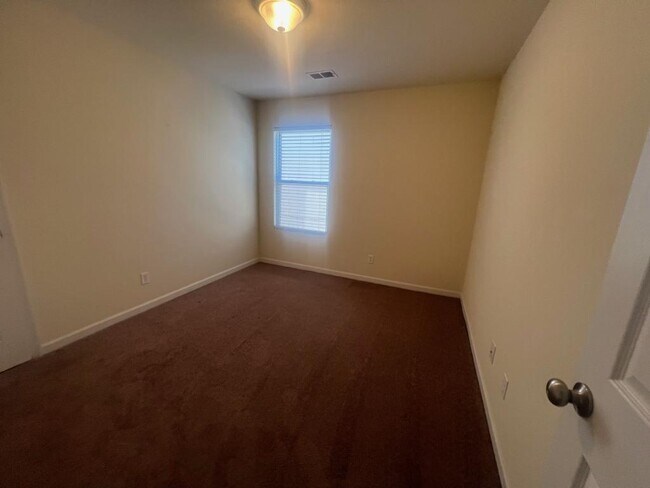 Photo - 202 Harold Murphy Dr