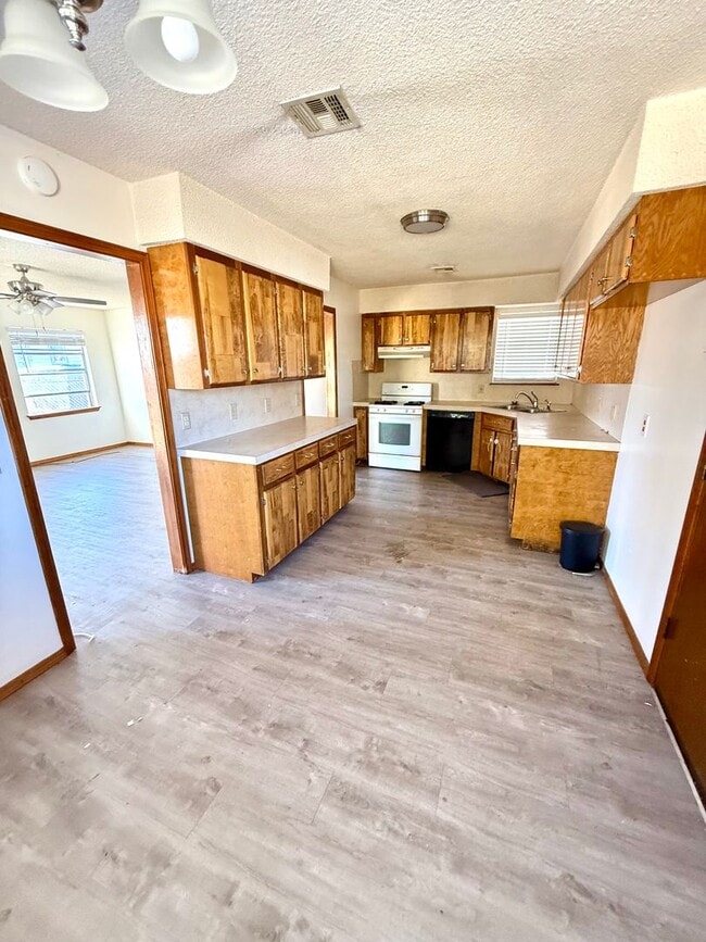 Photo - Updated 3 Bedroom, 1.5 Bath House Near Hard Rock Casino and Has Great Highway Access!