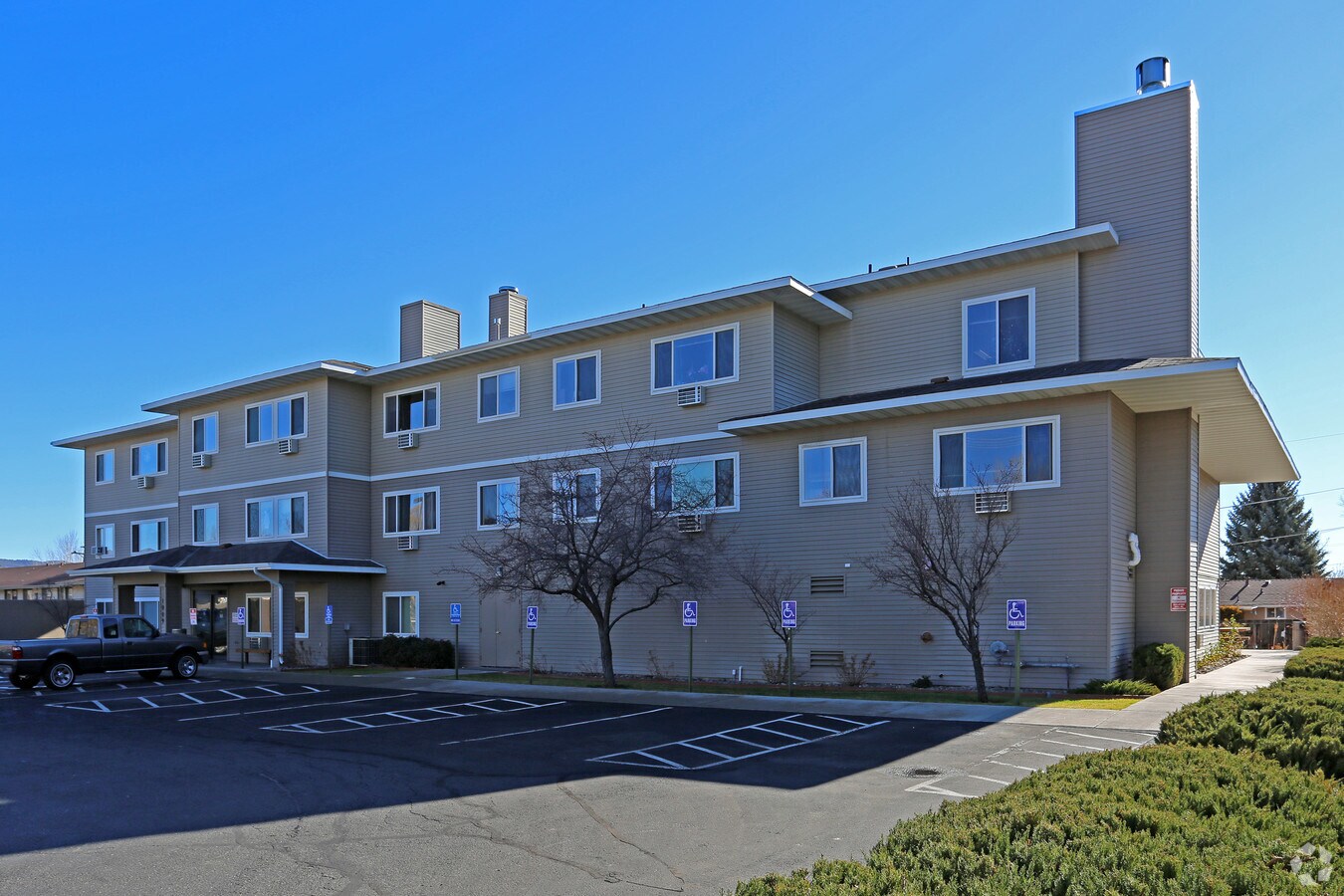 Photo - Frost Yasmer Estates Apartments