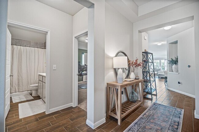 Photo - 9905 Comely Bnd