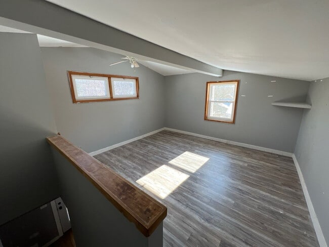 Photo - 383 Stewart Rd N