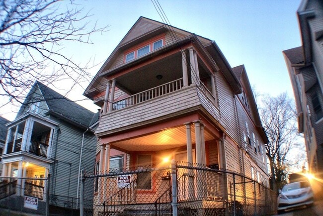 Building Photo - 42-44 Carmel St Unit 2