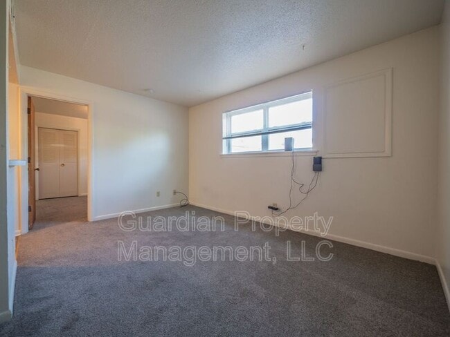 Photo - 1121 N College Dr