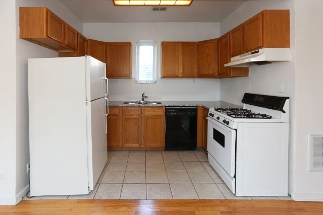 Building Photo - 1411 N Bosworth Ave Unit J04P