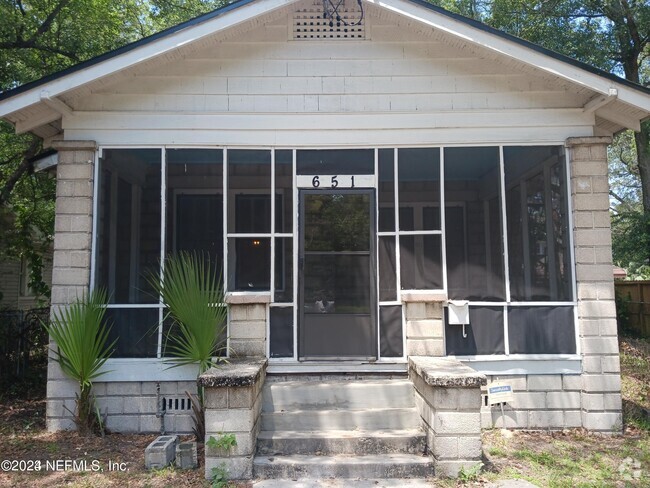 Building Photo - 651 Basswood St Rental