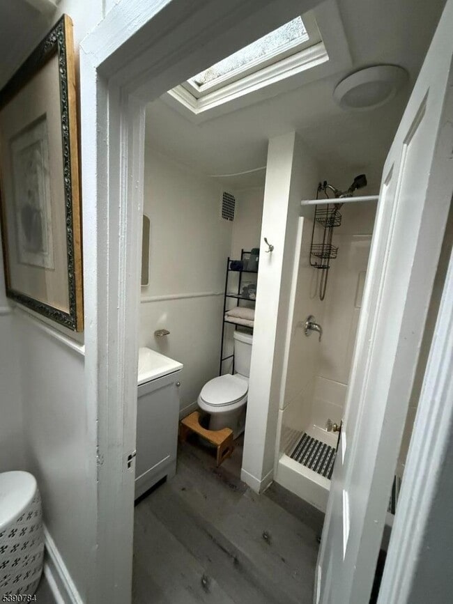 Photo - 210 W State St