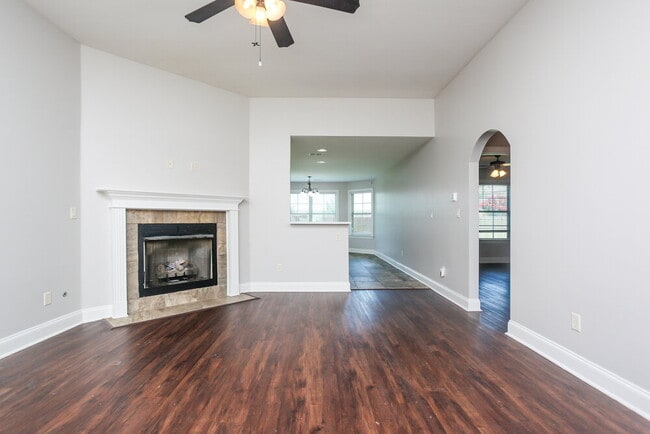 Photo - 3145 Pinetree Loop N