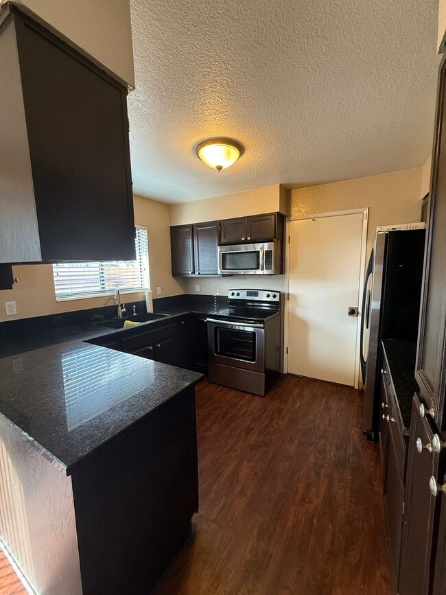 Photo - 2 BEDROOM 2BATHROOM WITH 2 CAR GARAGE IN HEART OF MIDTOWN Unidad A