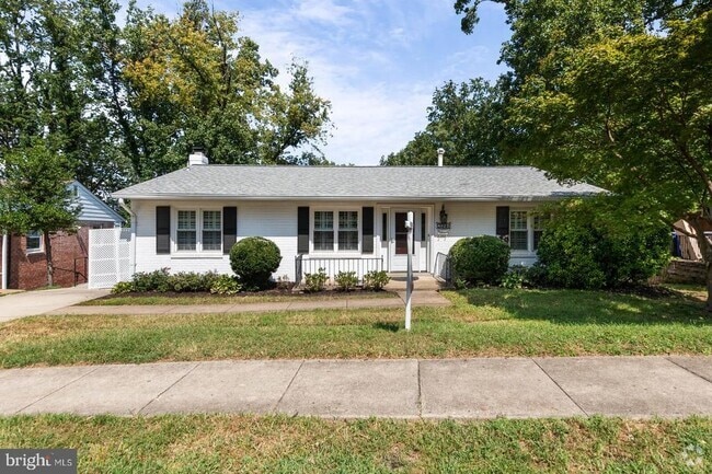 Building Photo - 2741 S Grove St Rental