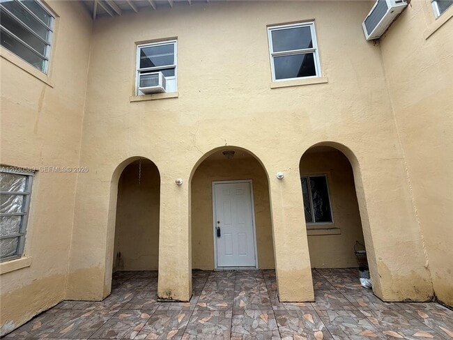 Building Photo - 1420 NW 26th Ave Unit top