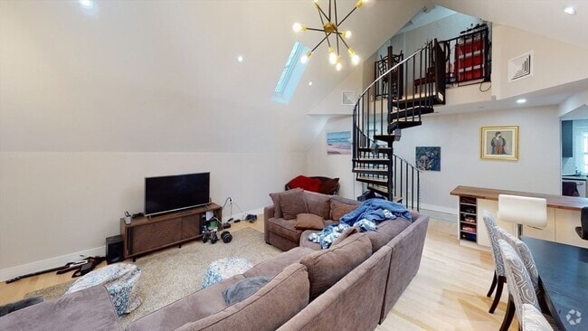 Building Photo - 15 Lanark Rd Unit PH Rental