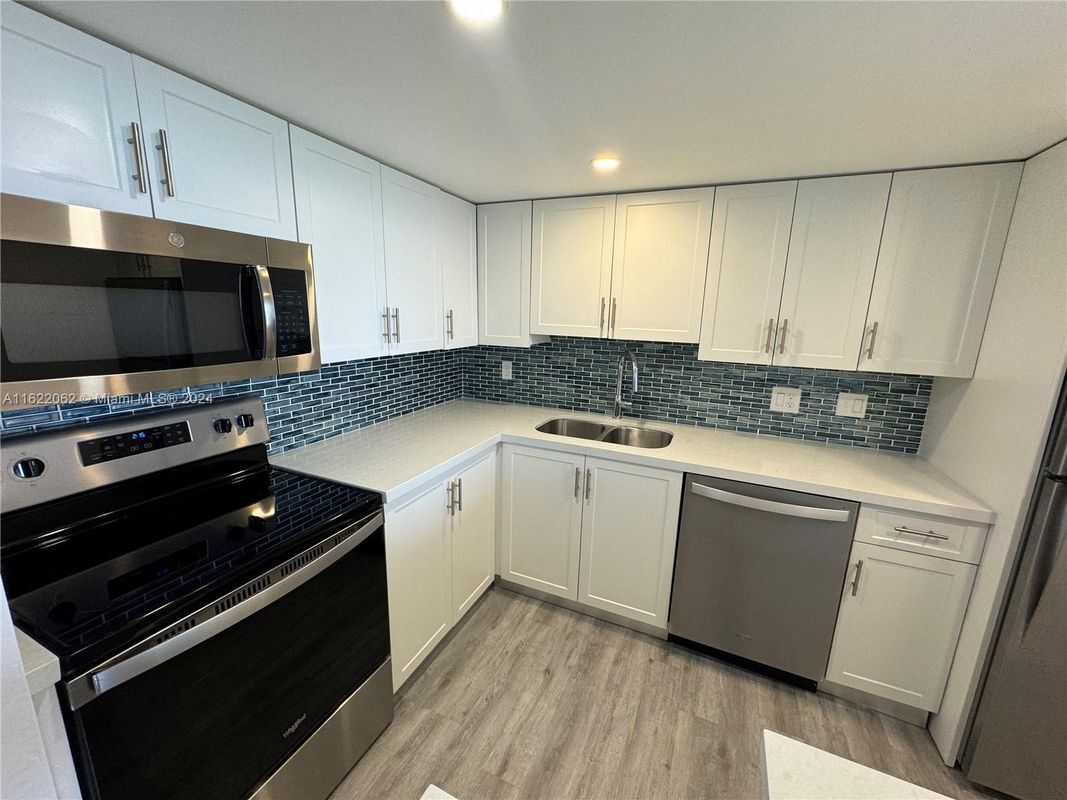 Photo - 200 SE 15th Rd