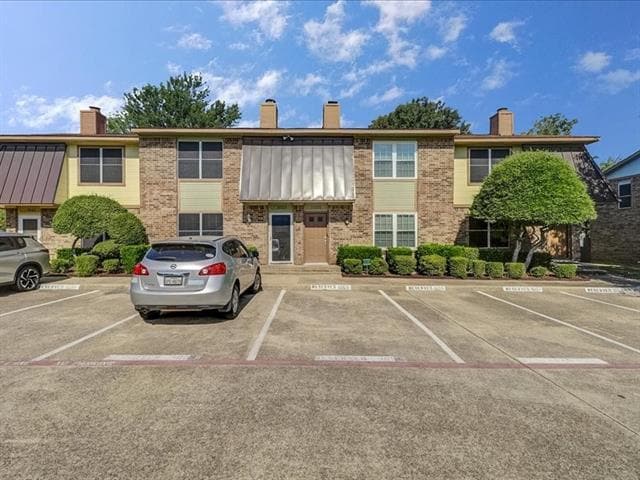 Photo - 1005 Vedral Pl