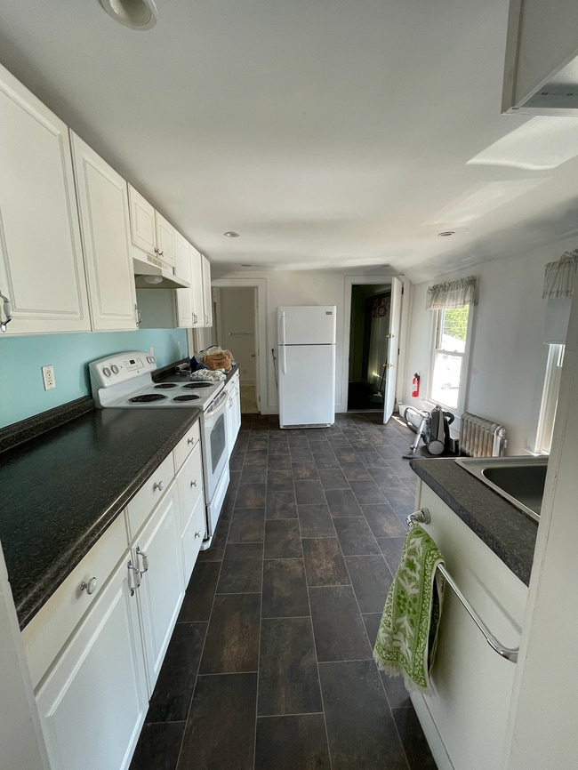 Kitchen - 50 Douglass St Unit 2