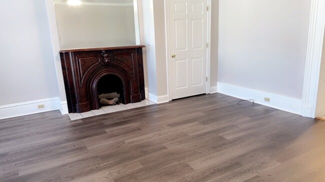 Main Family Room - 221 Howard St Unit 1