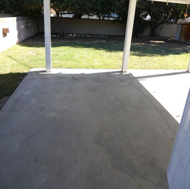 *Available NOW in Lakewood!* Rental For Rent in Lakewood, CA