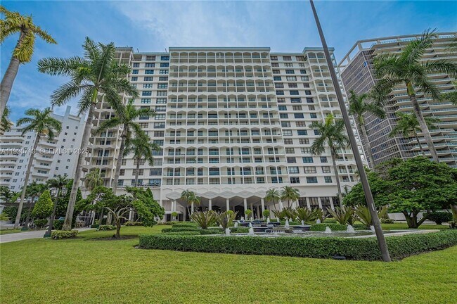 Building Photo - 9801 Collins Ave Unit 3Y