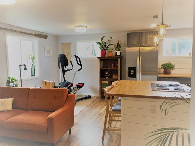 Great Room - 910 Pacific Ave N Unit 101-A